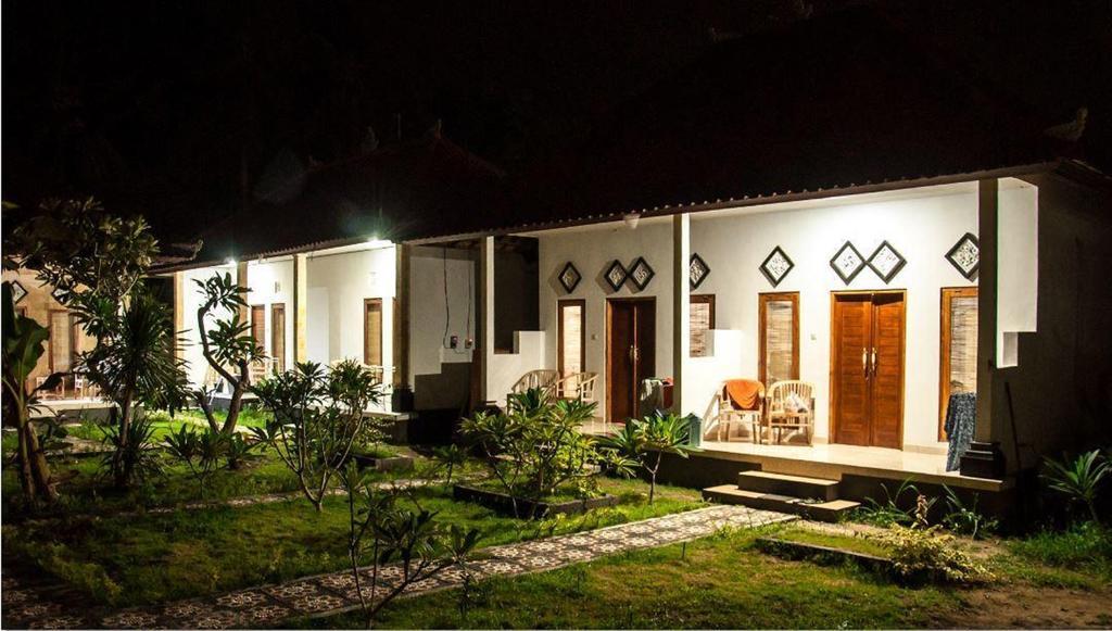 Nyoman Guesthouse And Grill Nusa Lembongan  Ngoại thất bức ảnh