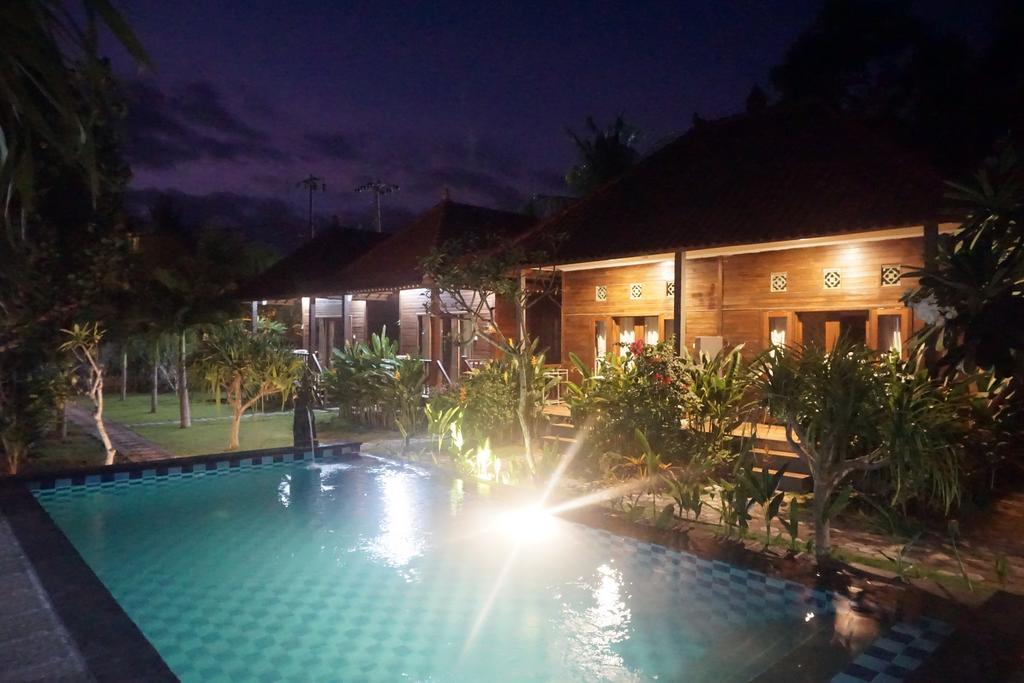 Nyoman Guesthouse And Grill Nusa Lembongan  Ngoại thất bức ảnh