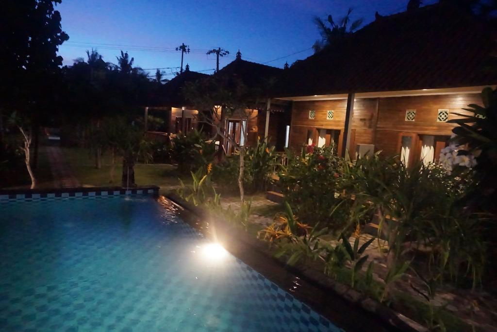 Nyoman Guesthouse And Grill Nusa Lembongan  Ngoại thất bức ảnh